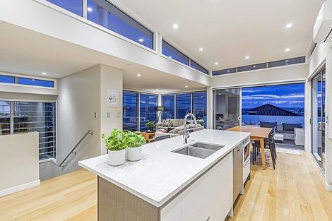 Photo of property in 2/49 Seaview Road, Castor Bay, Auckland, 0620
