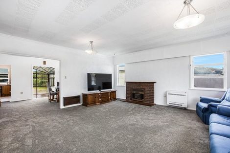 Photo of property in 32 Raroa Terrace, Tawa, Wellington, 5028