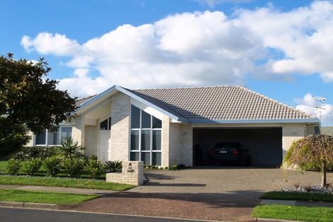 Photo of property in 48 Bob Charles Drive, Golflands, Auckland, 2013