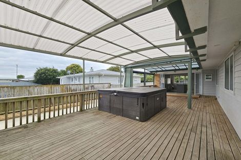 Photo of property in 11 Salas Place, Papakura, 2110