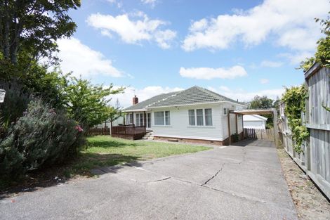 Photo of property in 494 Blockhouse Bay Road, Blockhouse Bay, Auckland, 0600