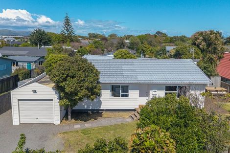 Photo of property in 73 Langdale Avenue, Paraparaumu, 5032