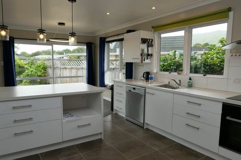 Photo of property in 4 Tawa Street, Waikanae, 5036