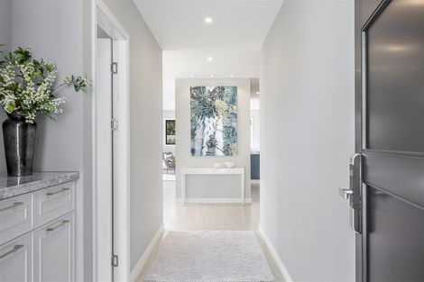 Photo of property in 25 Rothesay Bay Road, Rothesay Bay, Auckland, 0630