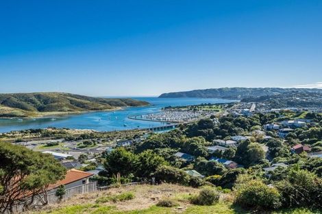 Photo of property in 20a Kahu Road, Paremata, Porirua, 5024