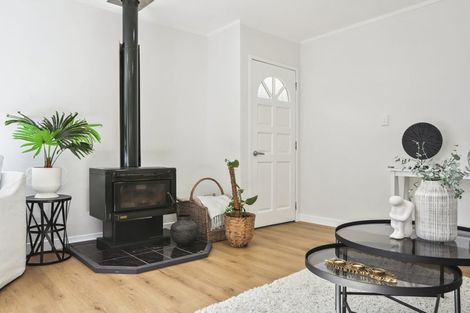 Photo of property in 2/9a De Val Drive, Titirangi, Auckland, 0604