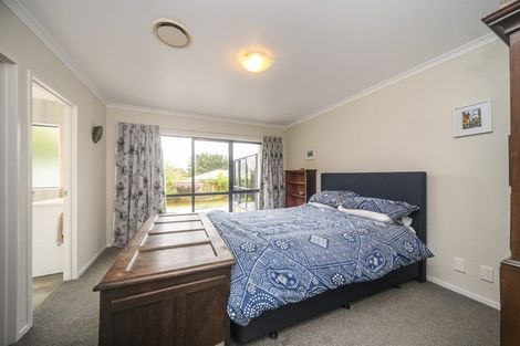 Photo of property in 3 Abby Road, Fitzherbert, Palmerston North, 4410