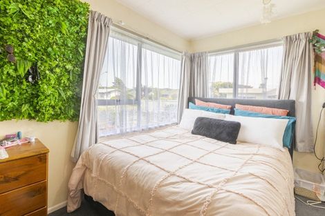 Photo of property in 12 Selkirk Street, Tamatea, Napier, 4112