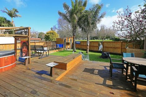 Photo of property in 2/3 Papatahi Place, Henderson, Auckland, 0610