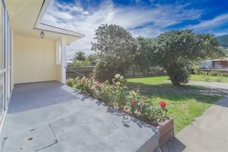 Photo of property in 8 Brazier Grove, Paraparaumu, 5032