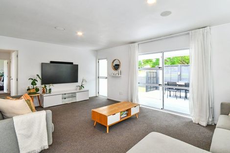 Photo of property in 6 Lorelei Place, Opaheke, Papakura, 2113