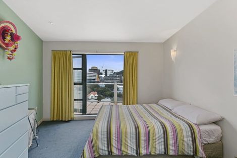 Photo of property in Endeavour Apartments, 2/125 Thorndon Quay, Pipitea, Wellington, 6011