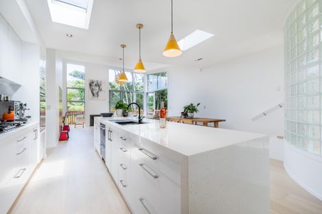 Photo of property in 39 Warner Park Avenue, Laingholm, Auckland, 0604