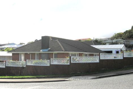 Photo of property in 82 Kenmore Street, Newlands, Wellington, 6037