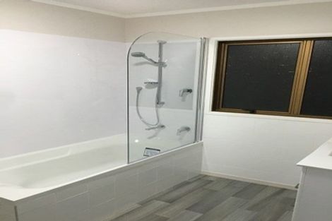 Photo of property in 56 Ravenwood Drive, Forrest Hill, Auckland, 0620