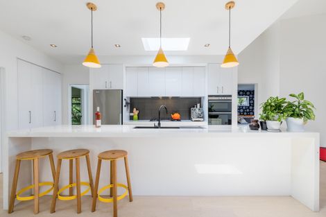 Photo of property in 39 Warner Park Avenue, Laingholm, Auckland, 0604