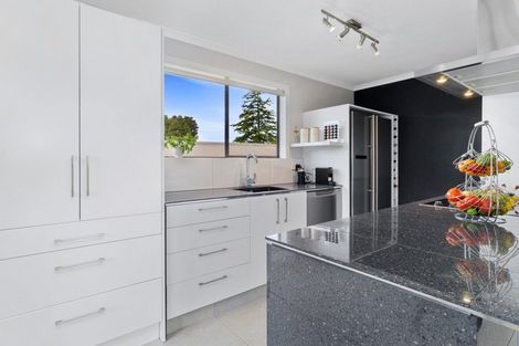 Photo of property in 381 Welcome Bay Road, Welcome Bay, Tauranga, 3112