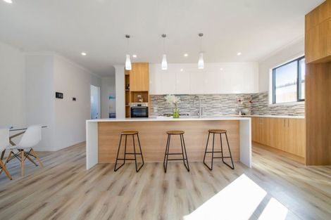 Photo of property in 2 Frazen Avenue, Papakura, 2110