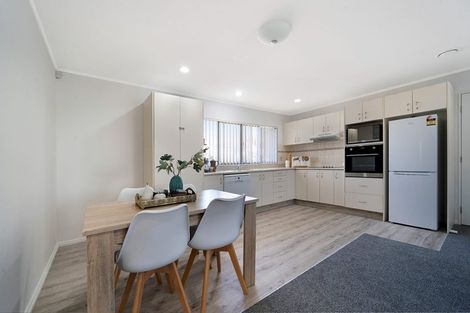 Photo of property in 8 Lockington Avenue, Henderson, Auckland, 0612