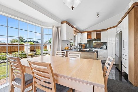 Photo of property in 35 Heta Road, Highlands Park, New Plymouth, 4312