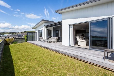 Photo of property in 20 Waitaria Terrace, Aotea, Porirua, 5024