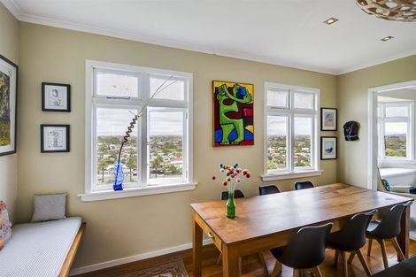 Photo of property in 4 Oliver Road, Hospital Hill, Napier, 4110