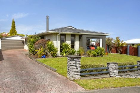 Photo of property in 2 Battersea Place, Richmond Heights, Taupo, 3330