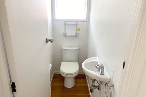 Photo of property in 2/40 Onepoto Road, Hauraki, Auckland, 0622