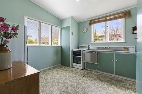 Photo of property in 2 Hoyle Place, New Plymouth, 4310