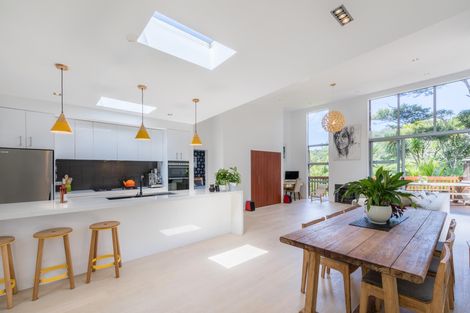 Photo of property in 39 Warner Park Avenue, Laingholm, Auckland, 0604