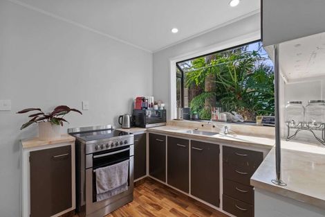 Photo of property in 24 Pukeroa Place, Papakura, 2110