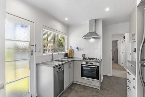 Photo of property in 3/9 Roberts Avenue, Bayswater, Auckland, 0622