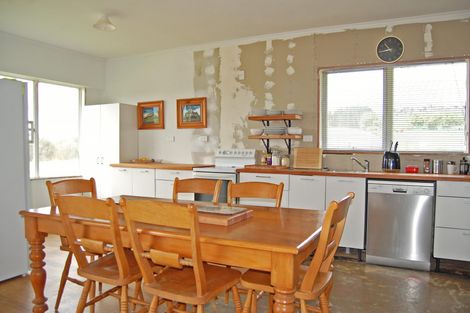 Photo of property in 17 Ranganui Road, Kaiwaka, 0573