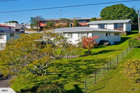 Photo of property in 3 Sunnyfield Crescent, Glenfield, Auckland, 0629