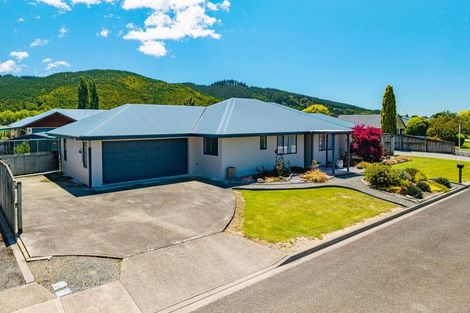 Photo of property in 2 Mayer Crescent, Wakefield, 7025