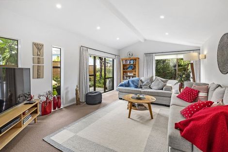 Photo of property in 14 Mckeefry Grove, Tawa, Wellington, 5028