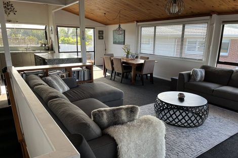 Photo of property in 1/26 Ridge Road, Waiake, Auckland, 0630