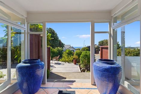 Photo of property in 16 Ara Kuaka, Waikanae Beach, Waikanae, 5036