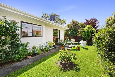 Photo of property in 16 Rossiter Street, Tawa, Wellington, 5028