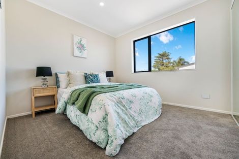 Photo of property in 2/3 Royal View Road, Te Atatu South, Auckland, 0610