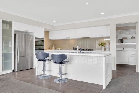 Photo of property in 9 Portofino Point, Karaka, Papakura, 2113