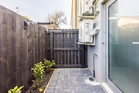 Photo of property in 4/94 Target Road, Totara Vale, Auckland, 0629