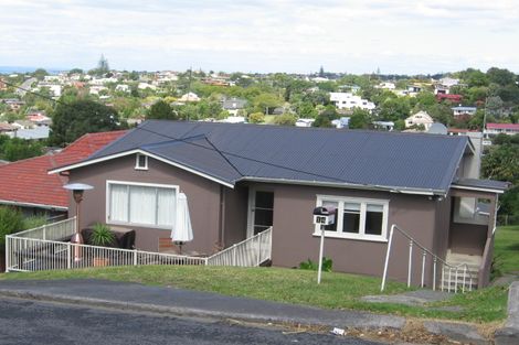 Photo of property in 2/12 Jellicoe Road, Murrays Bay, Auckland, 0630