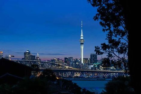 Photo of property in 32a Hinemoa Street, Birkenhead, Auckland, 0626