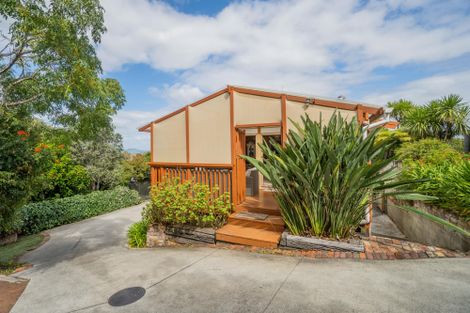 Photo of property in 6 Barker Rise, Northcross, Auckland, 0632