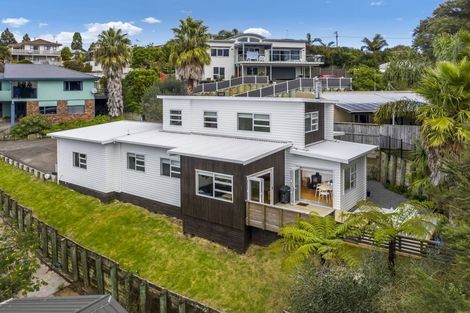 Photo of property in 91f Wade River Road, Stanmore Bay, Whangaparaoa, 0932