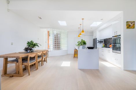 Photo of property in 39 Warner Park Avenue, Laingholm, Auckland, 0604