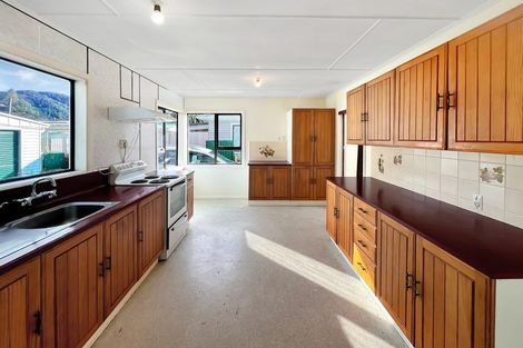 Photo of property in 27 Wainuiomata Road, Wainuiomata, Lower Hutt, 5014