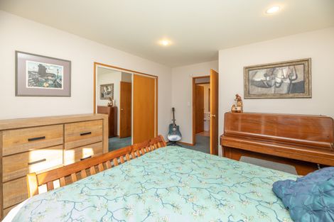 Photo of property in 6 Somerton Rise, Westmorland, Christchurch, 8025