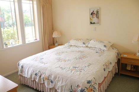 Photo of property in 4 The Oaks, Awapuni, Palmerston North, 4412